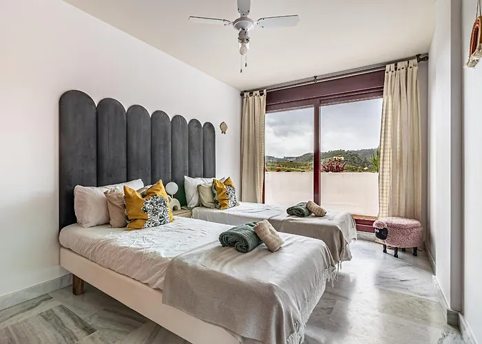 Rentitspain Charming Gym, Jacuzzi Y Balcón Apartamento Estepona