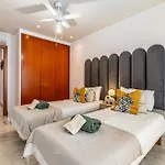 Apartamento Rentitspain Charming Gym, Jacuzzi Y Balcón Estepona